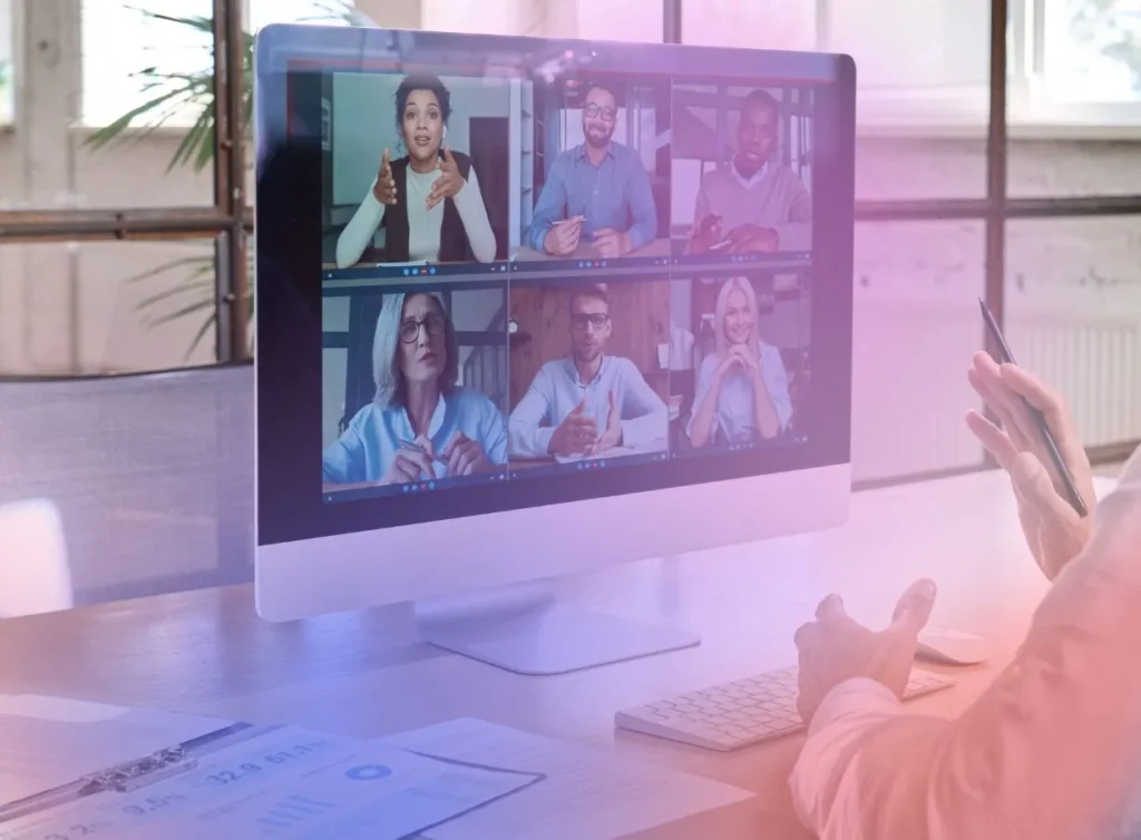 Videomöte på datorskärm med flera deltagare